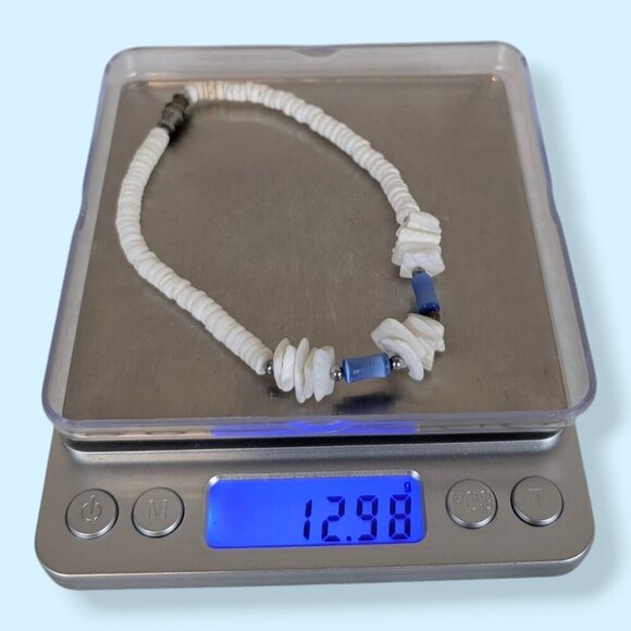 V. White Shell & Blue Chatoyant Glass Beaded Bracelet - Picture 4 of 4